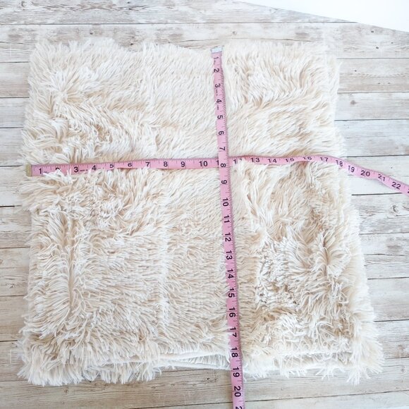 NordECO Home Luxury Throw Pillow Covers 2 Pack18”x18” Beige Faux Fur Fleece - Picture 5 of 12